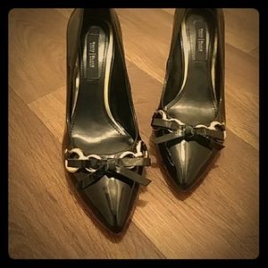 Size 8.5 WHBM "Gabrielle" heels in excellent condi
